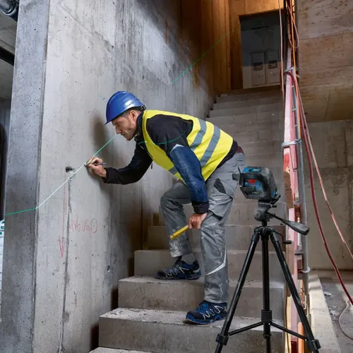 Bosch GLL 2-15 G лазерный нивелир + 4 АКБ , чехол, отражатель, универсальный держатель, потолочное крепление и чемоданчик 0601063W02