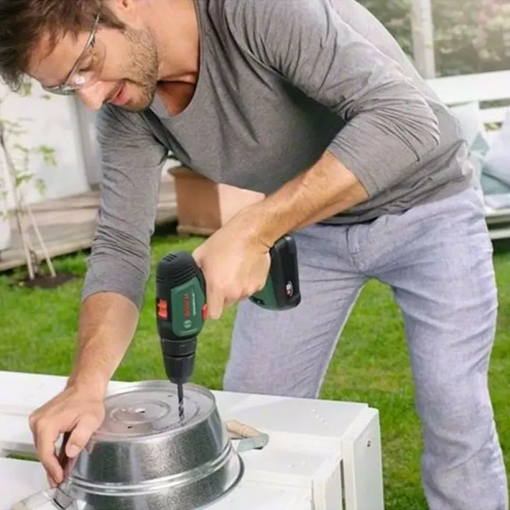 Bosch UniversalDrill 18V аккумуляторная дрель-шуруповерт (1 x 1.5 Ач, ЗУ) с кейсом, 06039D4001