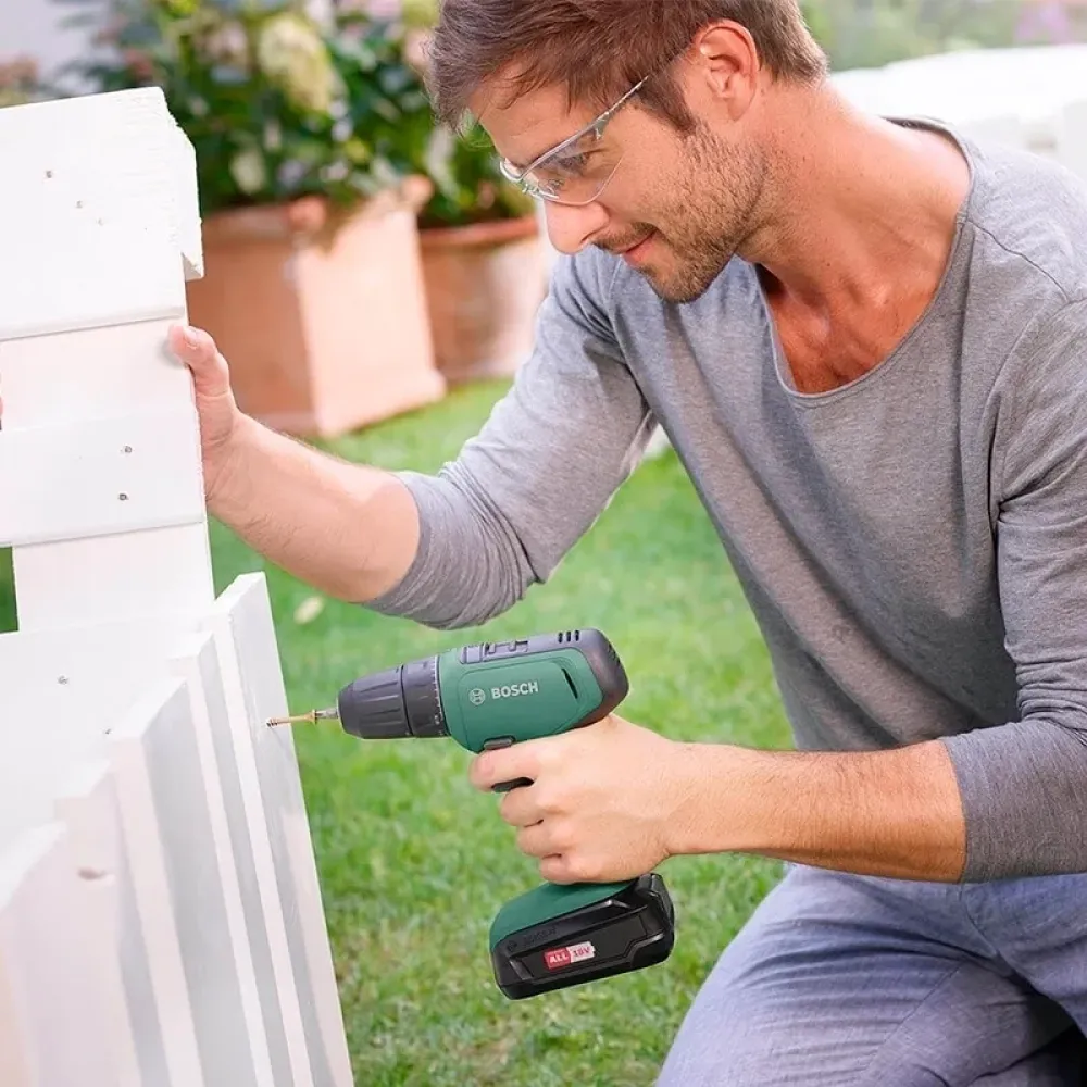 Bosch UniversalDrill 18 аккумуляторная дрель-шуруповерт (1 x 1.5 Ач, ЗУ) с кейсом, 06039C8004