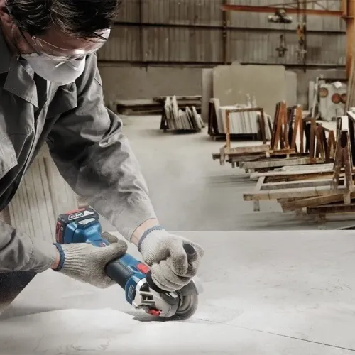 Bosch GWS 18V-10 Professional аккумуляторная угловая шлифмашина (2 x 5 Ач, ЗУ), 06019J4004